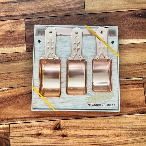 Vintage New in Box Set of 3 Rose Gold Measuring Cups With Wall Attachment Retro - Picture 2 of 5